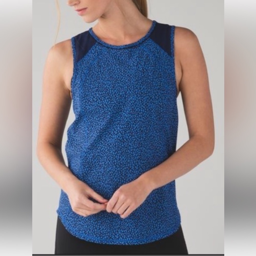LULULEMON SCULPT TANK IN MISS MOSAICO HERO BLUE SIZE 8 PTP 18” EUC